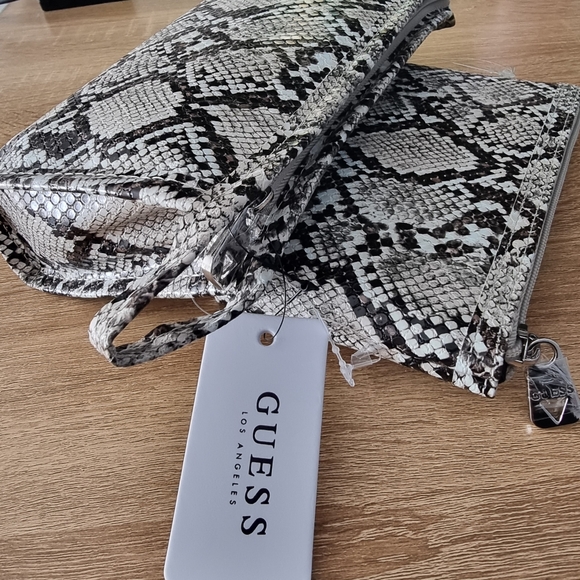 ! GUESS SNAKESKIN PATTERN SET OF TWO MAKEUP BAGS ! - Picture 3 of 4